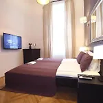 Dohany Street I - 3BR / Sleeps 6 (DH28A)